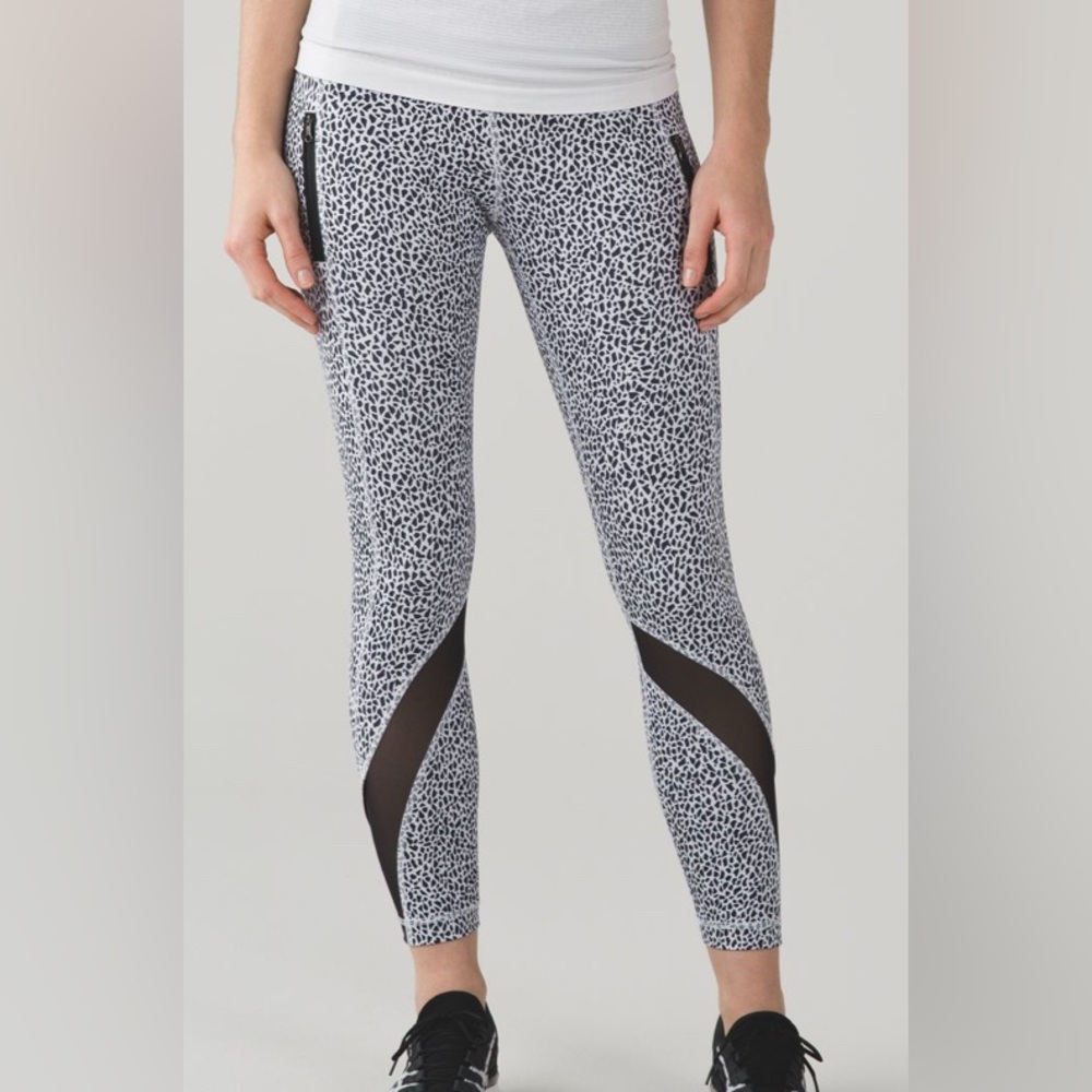 Lululemon Black/White Inspire 7/8 Tight II